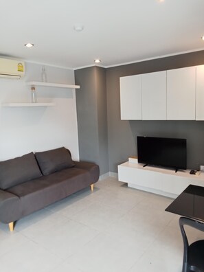 55 inci televisyen dengan digital