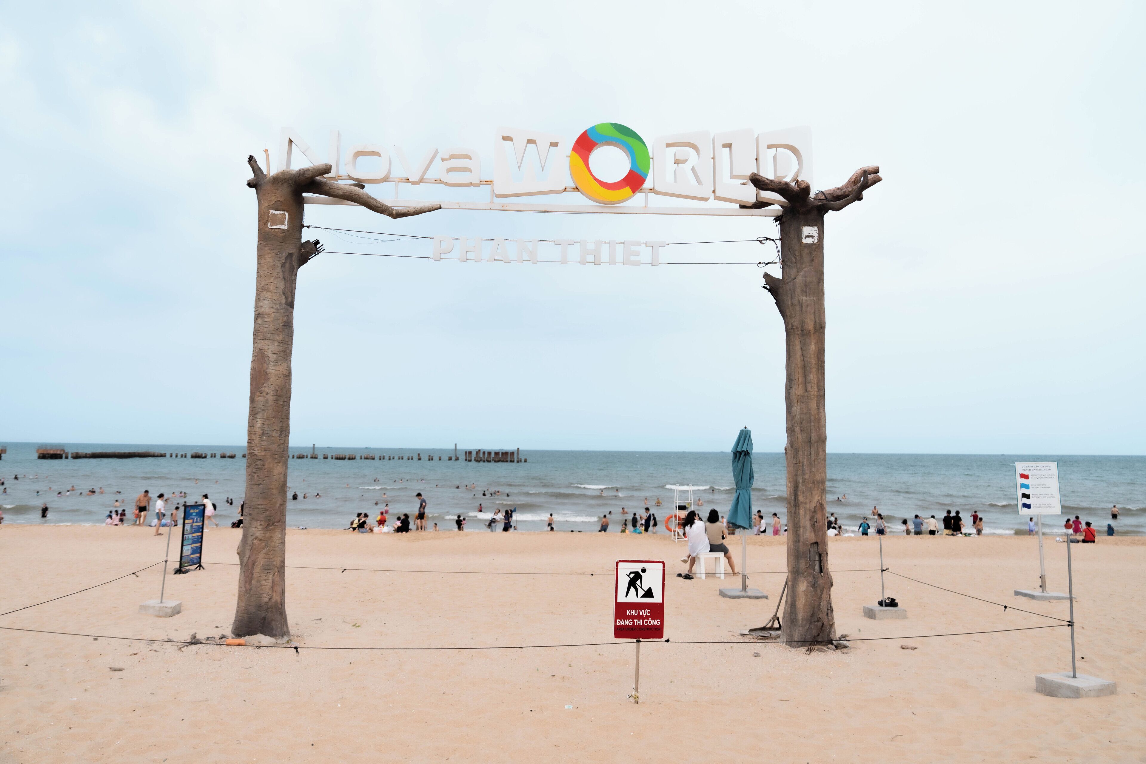 En la playa, arena blanca