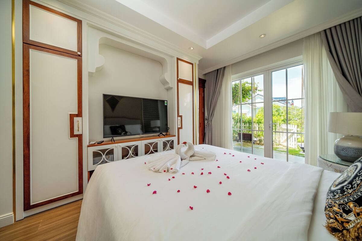 Luxury Villa, 4 Bedrooms, Beachfront