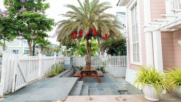 Vista frontal de la propiedad