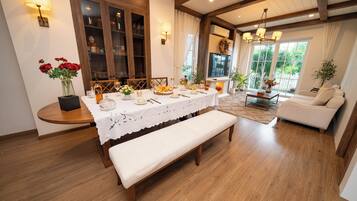 Panoramic Villa, 3 Bedrooms, Private Bathroom, Oceanfront | Living area