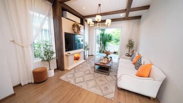 Panoramic Villa, 3 Bedrooms, Private Bathroom, Oceanfront | Living area
