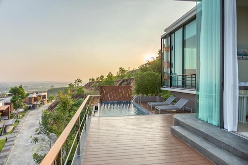 Sky Hill Villa Suratthani