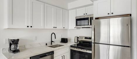 Køleskab, mikrobølgeovn, ovn, opvaskemaskine