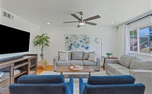 Smart TV - Charming 3-bedroom house close to downtown Sacramento (Sacramento)