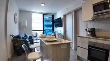 Microondas, horno y parrilla de estufa