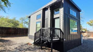 Luxury Chalet, Patio | Free WiFi, bed sheets