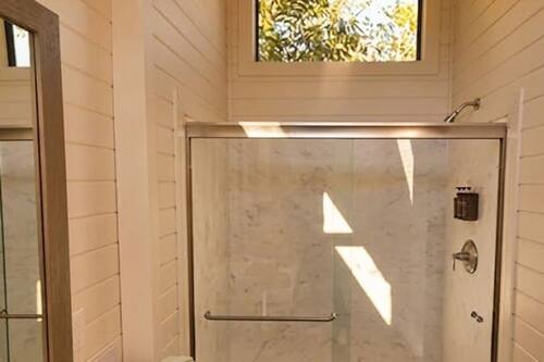 Shower, free toiletries, hair dryer, towels