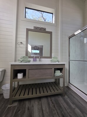 Luxury Cabin, Patio | Bilik Mandi