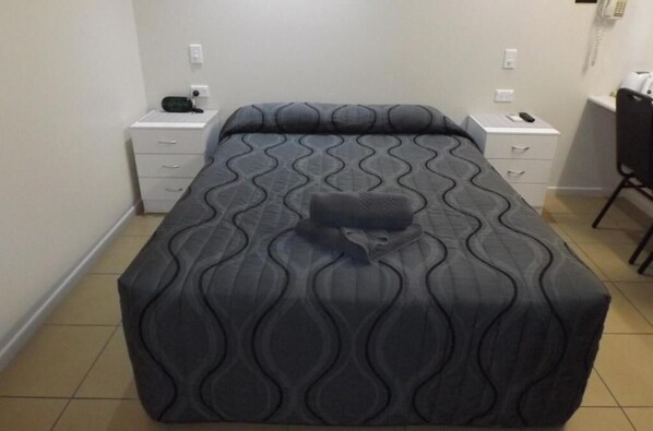Double Room | Desk, laptop workspace, iron/ironing board, free WiFi