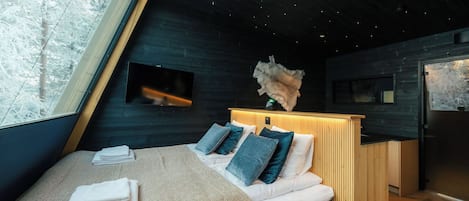 Minijääkaappi, mikroaaltouuni, vedenkeitin