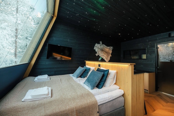 Peti sejuk mini, ketuhar gelombang mikro, cerek elektrik