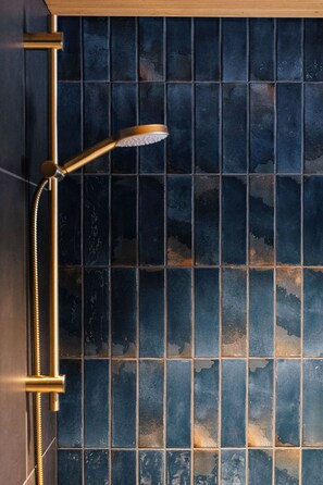 Kamar Double, 1 Tempat Tidur Queen, Bebas Asap Rokok, area halaman | Kamar mandi