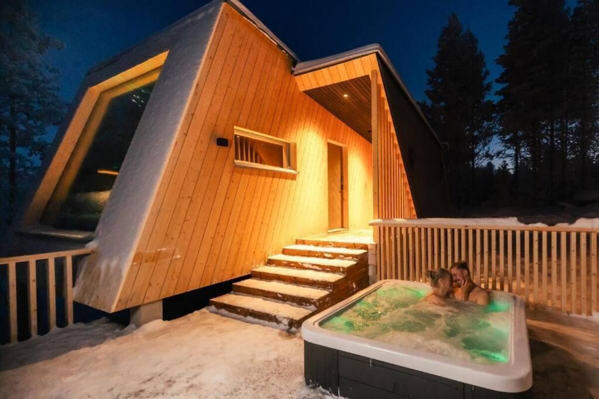 Glow Spa Chalet with Sauna and Jacuzzi | Soundproofing, WiFi (free), bed sheets