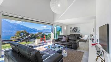 Family Villa, Multiple Bedrooms, 2 Bathrooms, Mountainside (Villa Mondacce) | Living area | 21-inch flat-screen TV with cable channels, fireplace