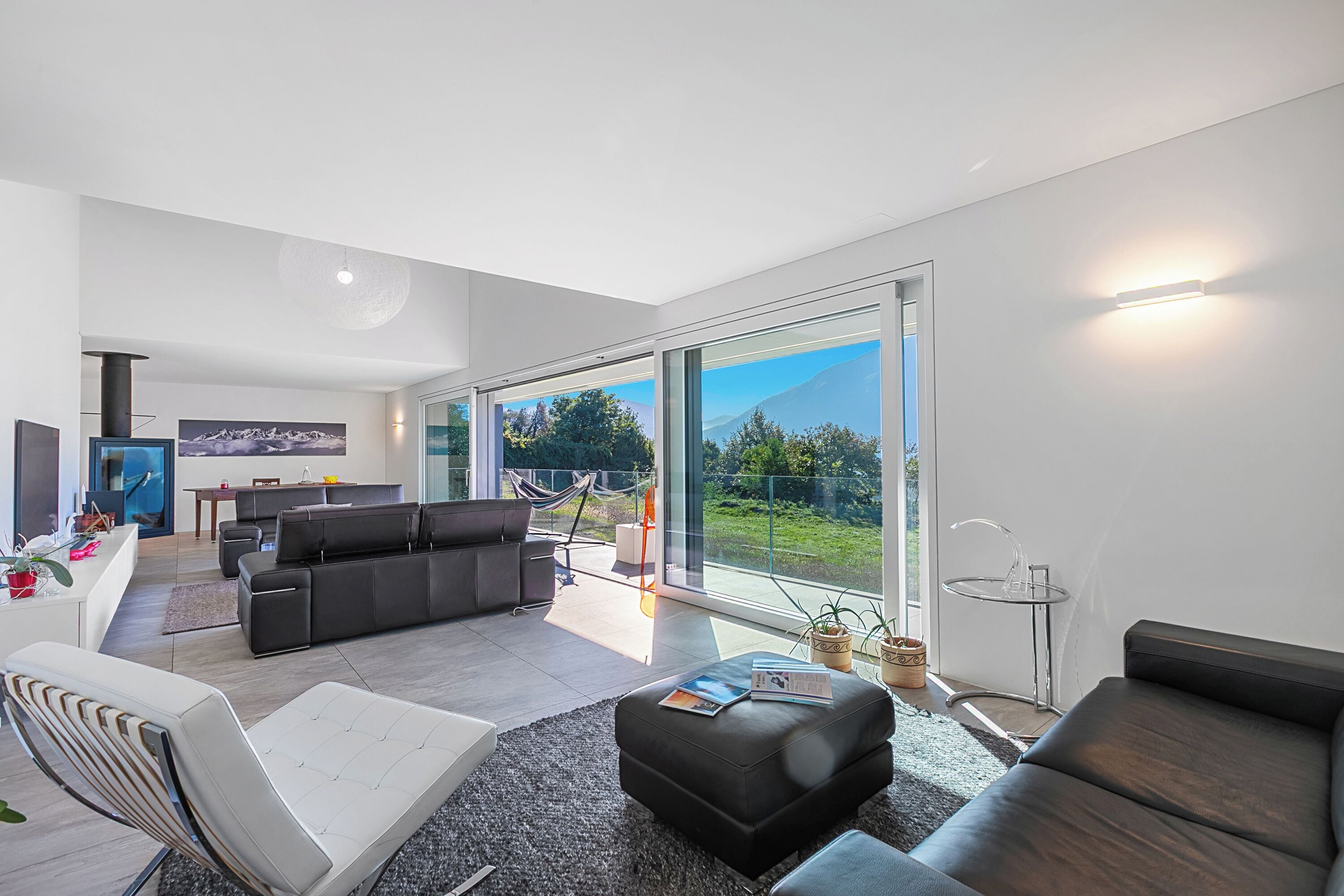 Family Villa, Multiple Bedrooms, 2 Bathrooms, Mountainside (Villa Mondacce) | Living area | 21-inch flat-screen TV with cable channels, fireplace