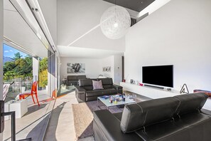 Family Villa, Multiple Bedrooms, 2 Bathrooms, Mountainside (Villa Mondacce) | Living area | 21-inch flat-screen TV with cable channels, fireplace