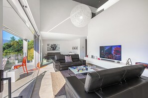 Family Villa, Multiple Bedrooms, 2 Bathrooms, Mountainside (Villa Mondacce) | Living area