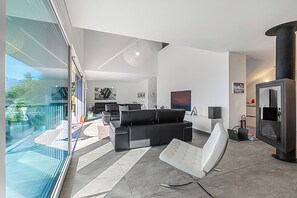 Familienvilla, Mehrere Schlafzimmer, 2 Bäder, Bergseite (Villa Mondacce) | Wohnbereich