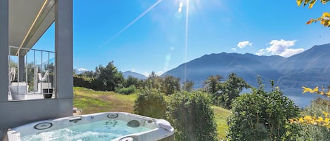 Family Villa, Multiple Bedrooms, 2 Bathrooms, Mountainside (Villa Mondacce) | Outdoor spa tub