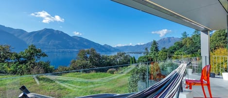 Familjevilla - flera sovrum - 2 badrum - intill bergen (Villa Mondacce) | Terrass/Patio