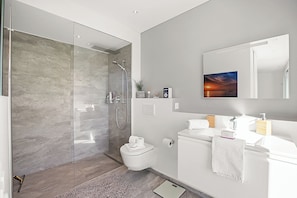 Familienvilla, Mehrere Schlafzimmer, 2 Bäder, Bergseite (Villa Mondacce) | Badezimmer