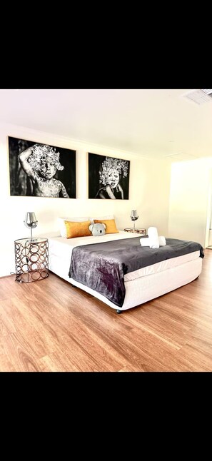 مكواة/لوح كي وواي فاي وملاءات أسرّة