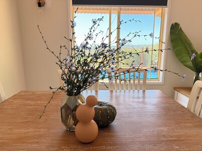 The Lakehouse Brisbane • Earth Home with Resident Koala, Peacocks & private lake