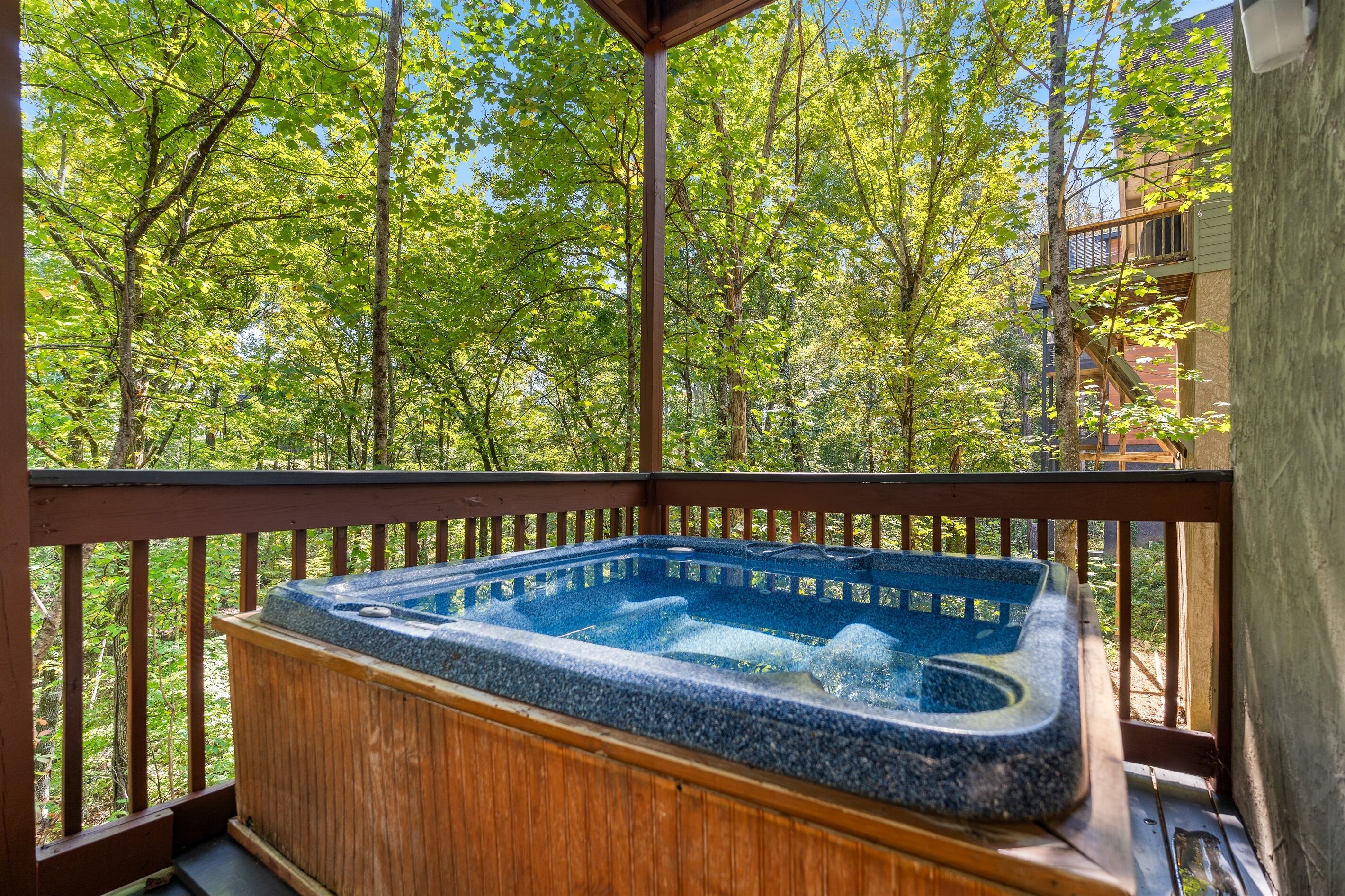 Tina de hidromasaje al aire libre