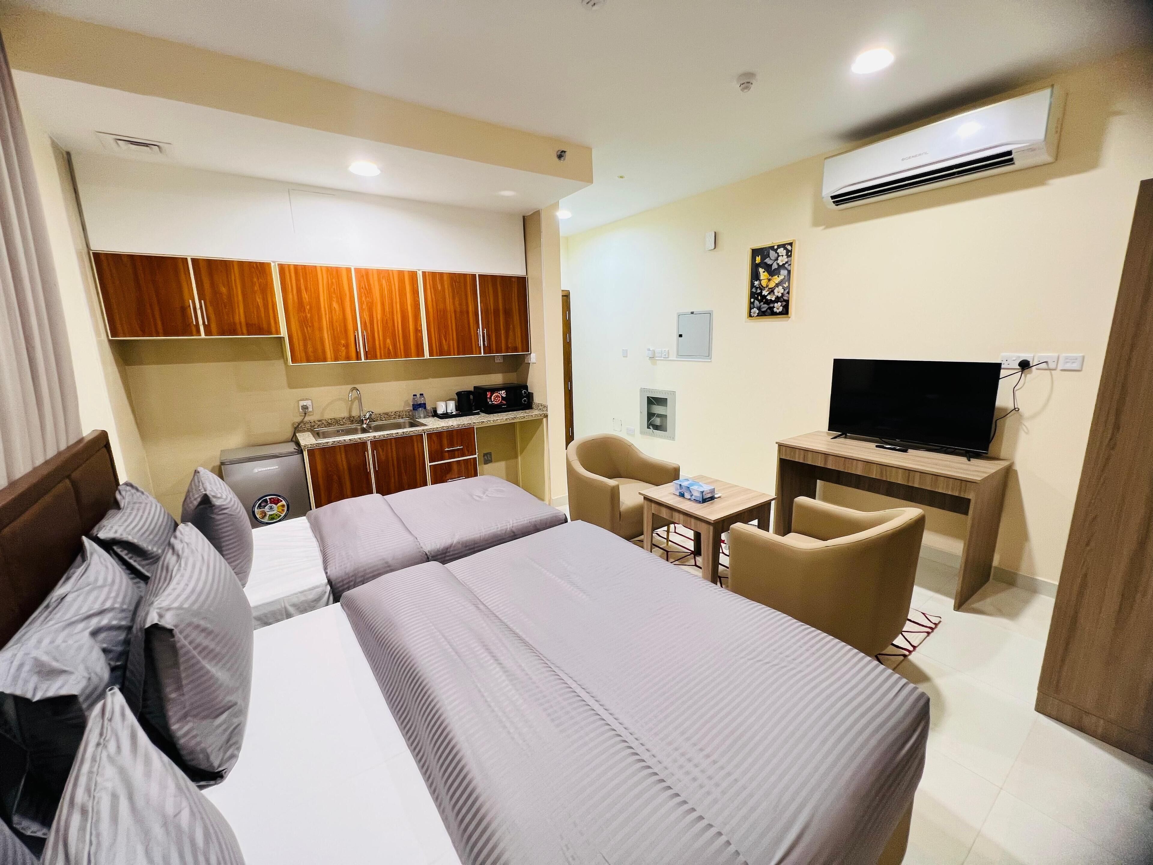 Twin Room | In-room safe, desk, laptop workspace, soundproofing