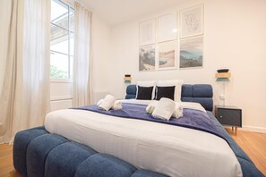 Tabla de planchar con plancha, wifi y ropa de cama 