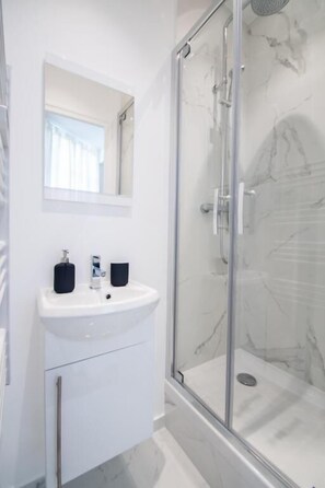 Doccia, asciugacapelli, asciugamani