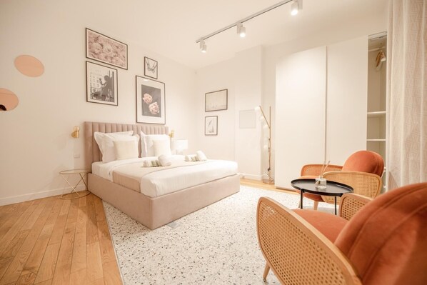 2 bedrooms, iron/ironing board, WiFi, bed sheets