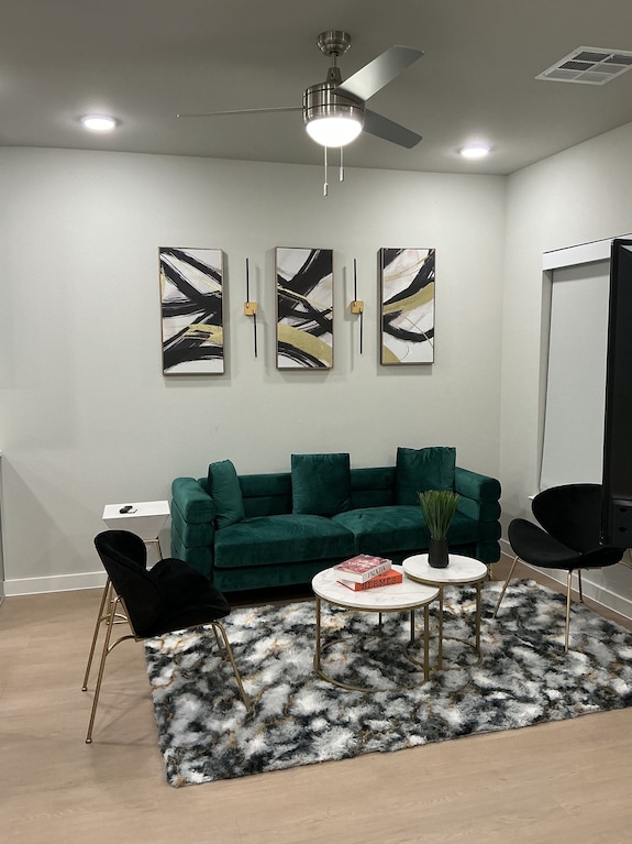 Luxe Deep Ellum Escape Pool, Coffee Bar, Gym And Workspace - Dallas, TX