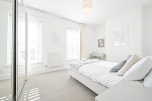 Iron/ironing board, internet, bed sheets