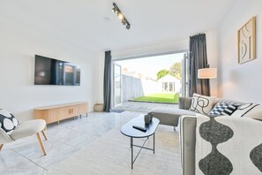 TV - The Grove by Tŷ SA (Cardiff)