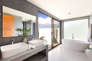 Suihku, hiustenkuivaaja, pyyhkeet, saippua