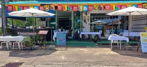 Vista frontal de la propiedad