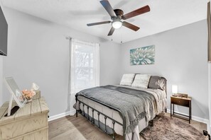 3 bedrooms, iron/ironing board, WiFi, bed sheets