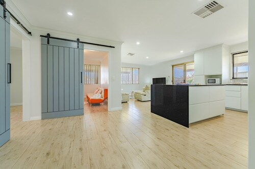 Bright Airy Retreat with Garden