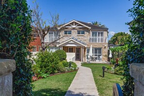Exterior - Family Retreat with Outdoor Courtyard (Mosman)