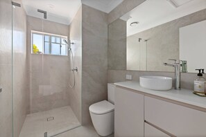 Shower, hair dryer, towels, shampoo