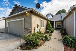 Exterior - #StayinMyDistrict Sunflower Lane Townhouse (Boise)