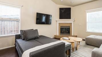 TV, lareira, escritórios