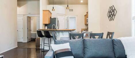 Televisión, chimenea, oficina