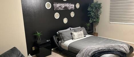 4 室のベッドルーム、アイロン / アイロン台、WiFi、ベッドシーツ