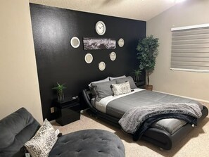 4 bedrooms, iron/ironing board, WiFi, bed sheets