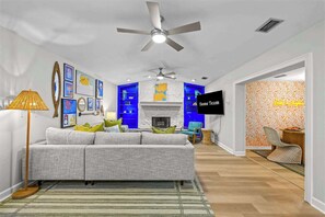 TV, table football, offices - Resort-Style Oasis • Pool • Mini Golf • Playground (Largo)