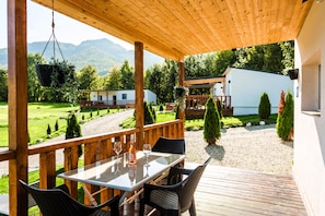 Standaard bungalow, uitzicht op bergen | Terras