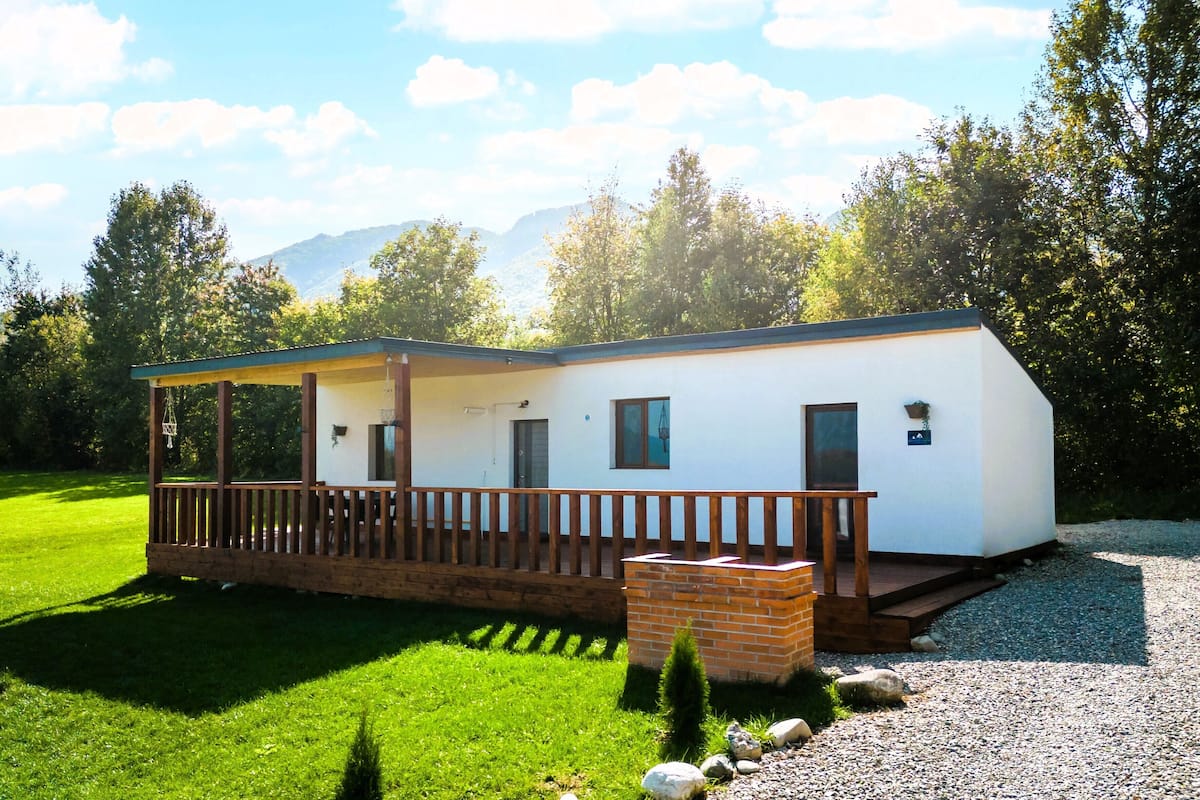 Deluxe Bungalow, Mountain View | Soundproofing, iron/ironing board, free WiFi, bed sheets